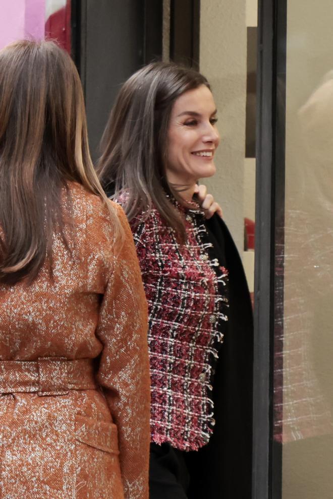 La reina Letizia con chaqueta de tweed confeccionada por mujeres de APRAMP