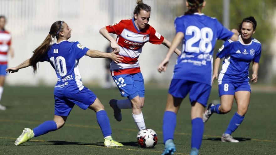 Una jugada del partido en el Estadio La Juventud, entre Granada y Tacuense.