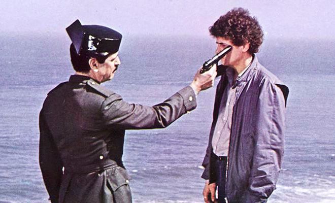 Un fotograma de 'El Pico' (1983), en el que los universos de la guardia civil y el mundo abertzale también se cruzaban más allá de la práctica policial y el terrorismo.