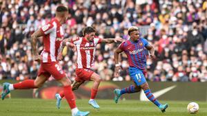 Adama Traoré durante su debut con el Barça en el choque contra el Atlético de Madrid en el Camp Nou