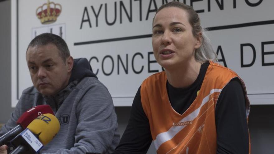 Tess Madgen junto a su entrenador Fran García.