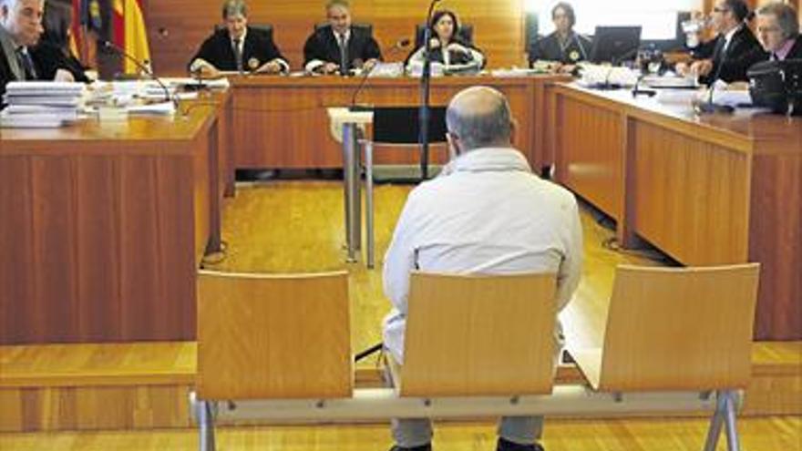 Admite que estafó 471.300 € a sus clientes por juego y alcoholismo