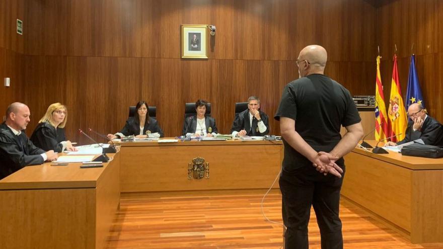 Jesús Alfonso, en el banquillo de los acusados de la Audiencia de Zaragoza. | EL PERIÓDICO