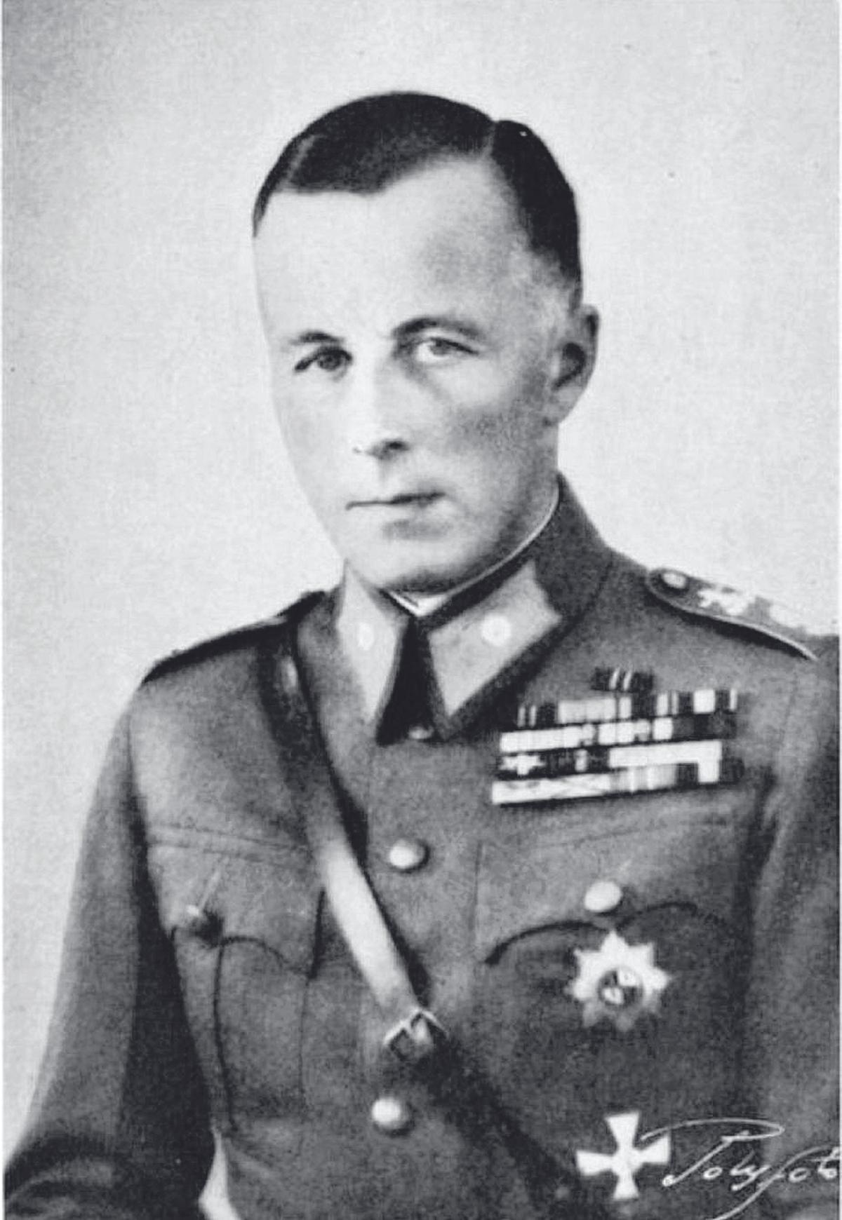 Coronel Carl von Haartman con el uniforme militar finés.