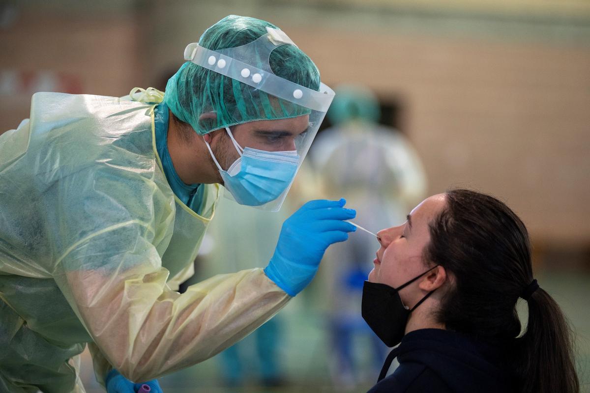 Galicia apenas aumenta los contagiados por coronavirus en la última semana