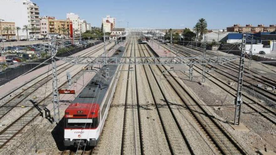 Fomento se escuda en «complicaciones técnicas» para dejar sin tren al Port