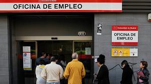 L’atur baixa a l’agost per primera vegada en 13 anys