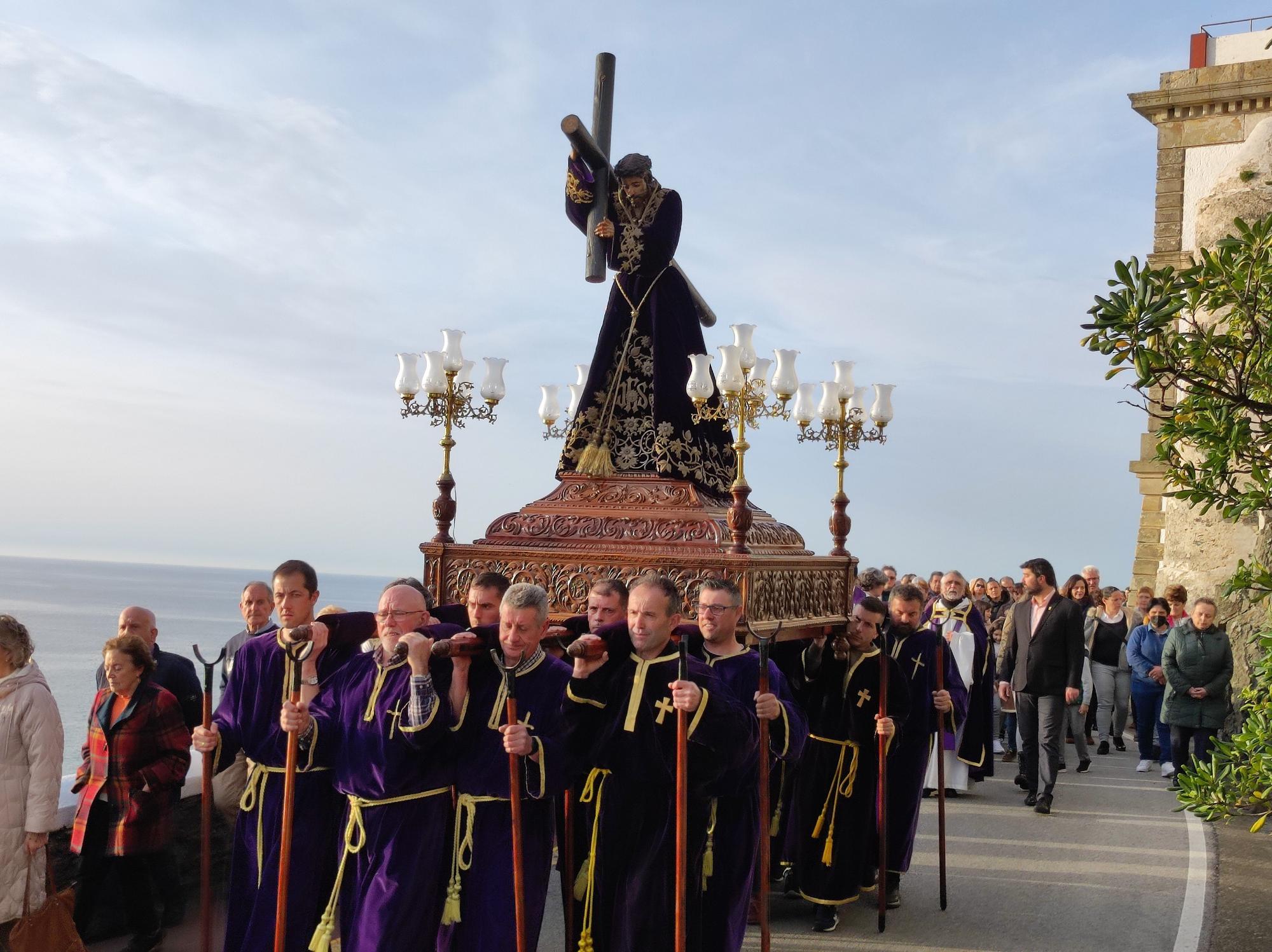 Así fue la procesión de bajada que abre la Semana Santa de Luarca