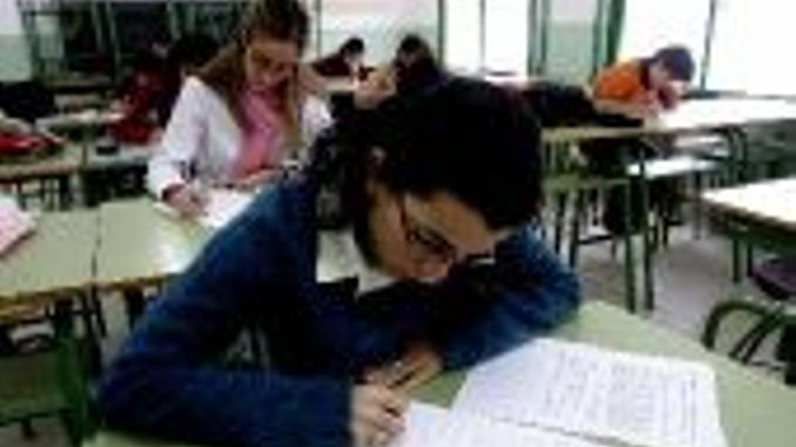 Ayer se examinaron los alumnos que aspiran al Premio de Bachillerato