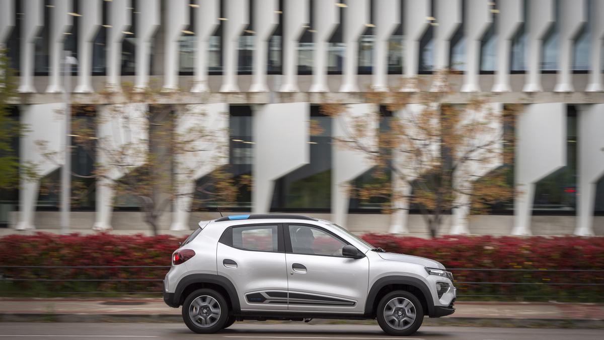 Urbano El Spring Electris es un modelo del segmento A con 3,73 metros de longitud que se desenvuelve magníficamente en la ciudad ayudado por su reducido radio de giro.
