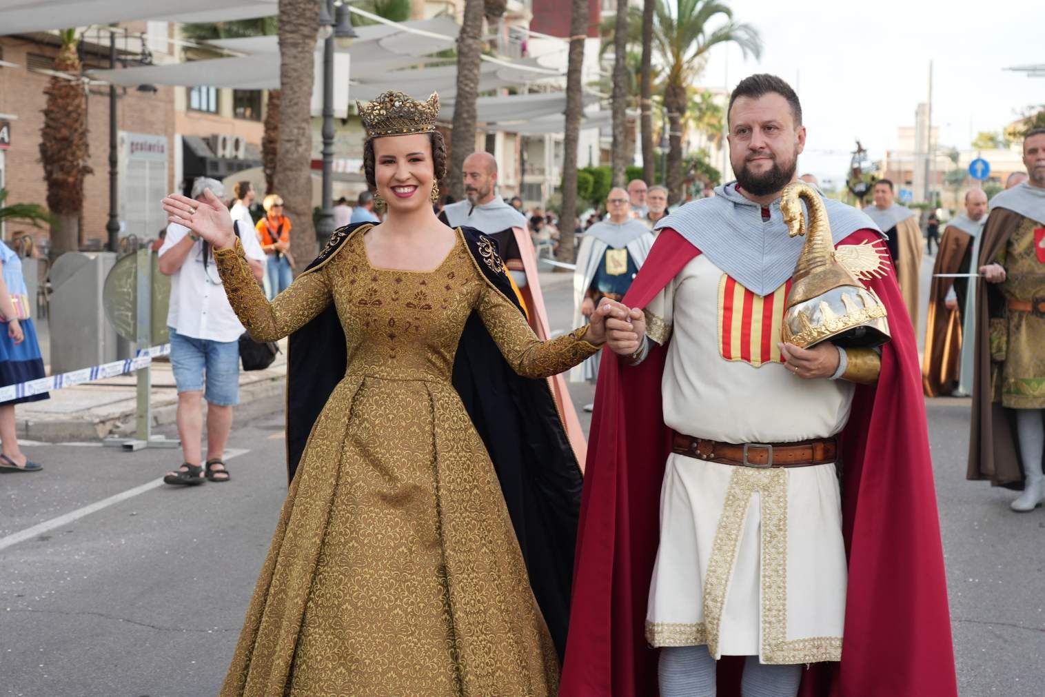 El Grau da inicio a las fiestas de Sant Pere con pólvora, bous y música