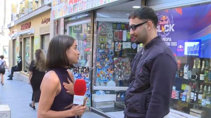 Este es el momento en el que un hombre agrede a la periodista Isa Balado en directo