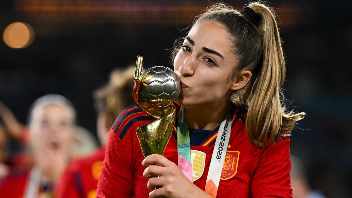 El vídeo-homenaje de la selección a Olga Carmona por el fallecimiento de su padre