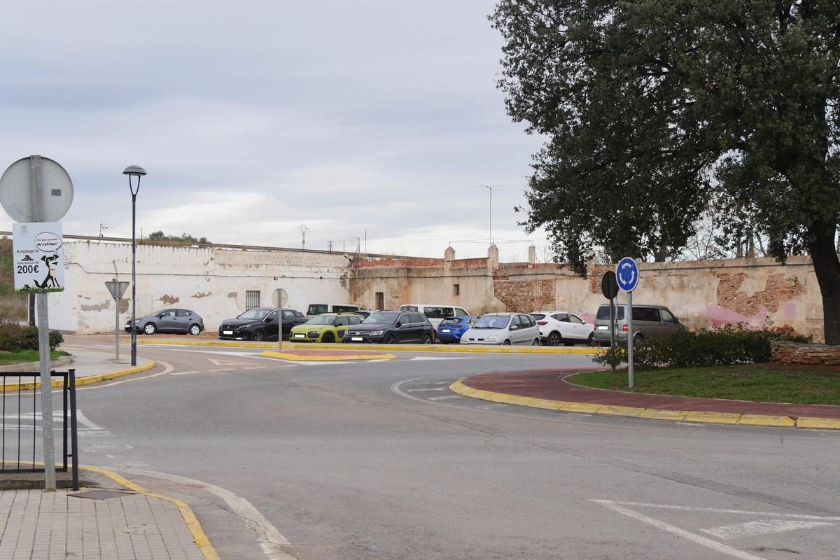 El Ayuntamiento de Nules compró la dos viviendas ahora okupadas de Mascarell para derribarlas.