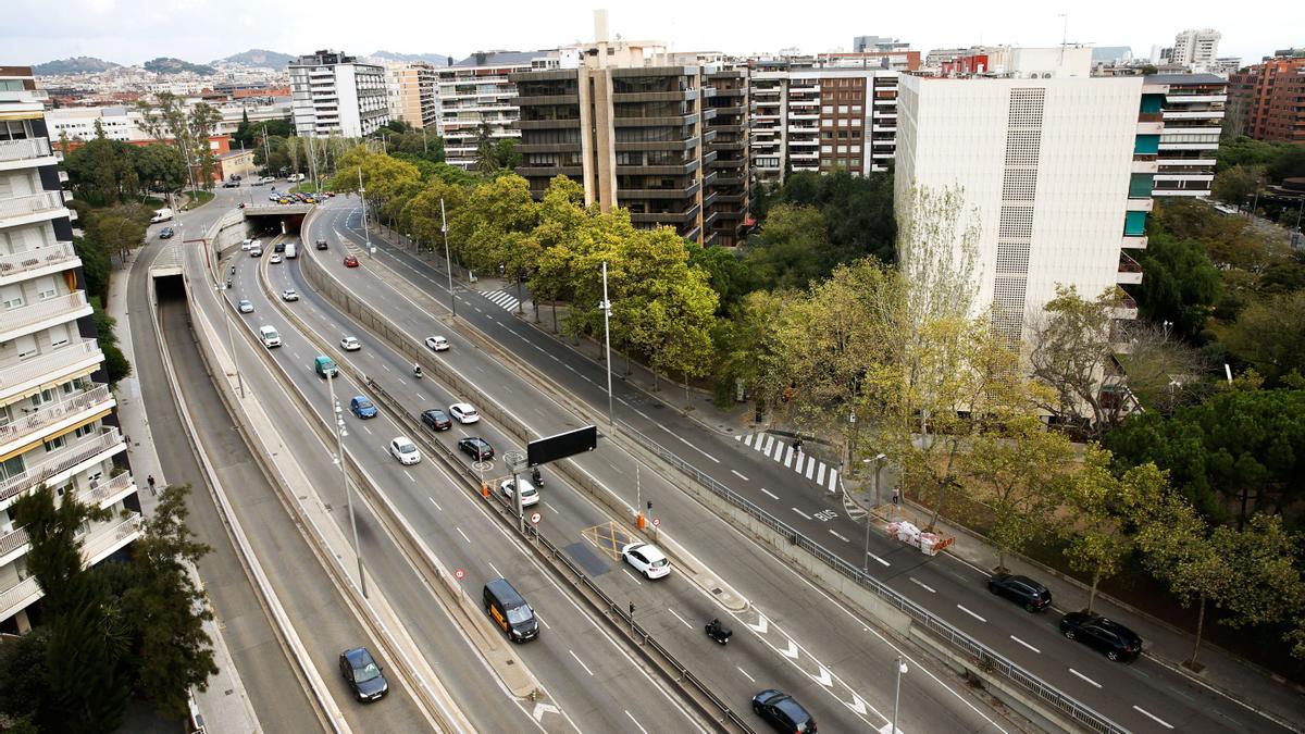 Ronda del Mig, a la altura de la Gran Via de Carles III, entre Diagonal y plaza Prat de la Riba que los vecinos piden que se cubra