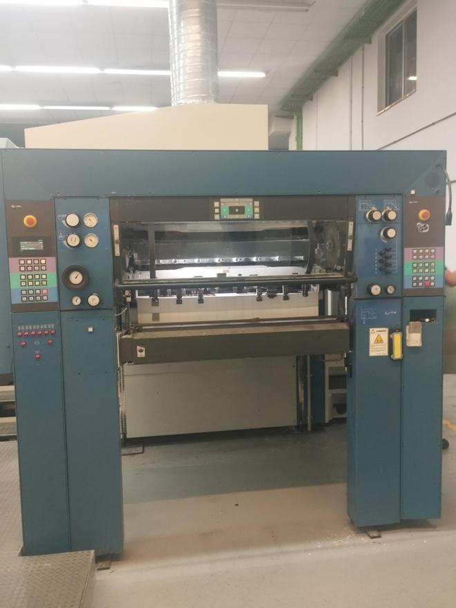 El Conseller de Empresa y el director general de Industria visitan la nueva maquinaria de la Imprenta Bahía