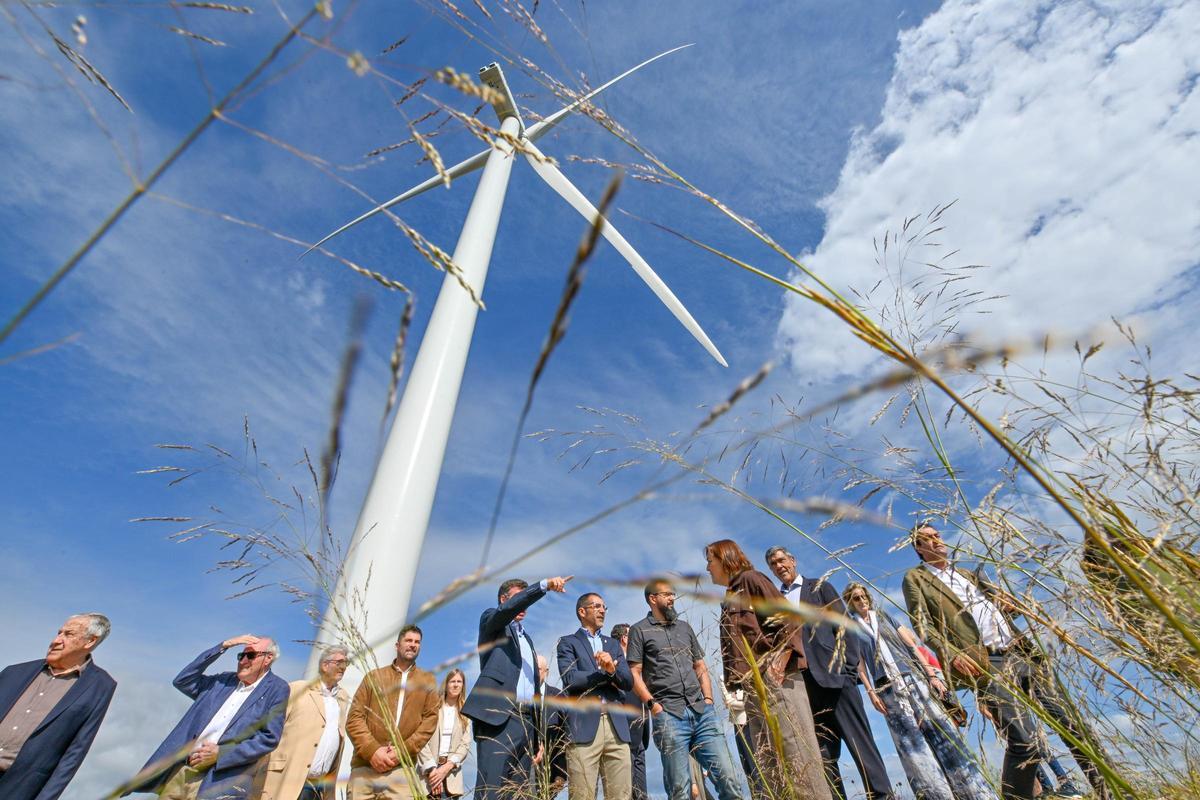 Uno de los aerogeneradores del parque eólico Les Colladetes, repotenciado.