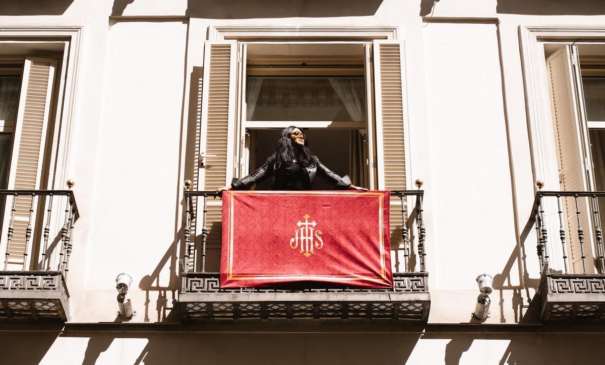 Saray Muñoz, hija de Tina de Las Grecas y saetera en la Semana Santa de Madrid.