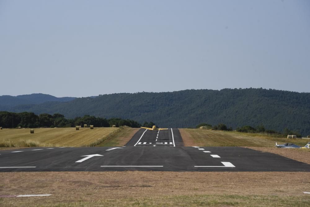 El camp de vol El Prat de Moià estrena una nova pista asfaltada