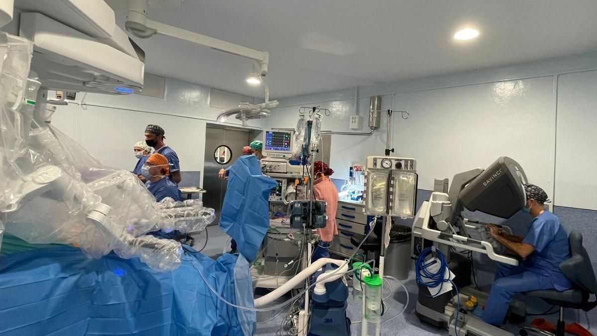 El Hospital General realiza con éxito la primera operación robótica de Castellón. Foto de archivo de 2022.