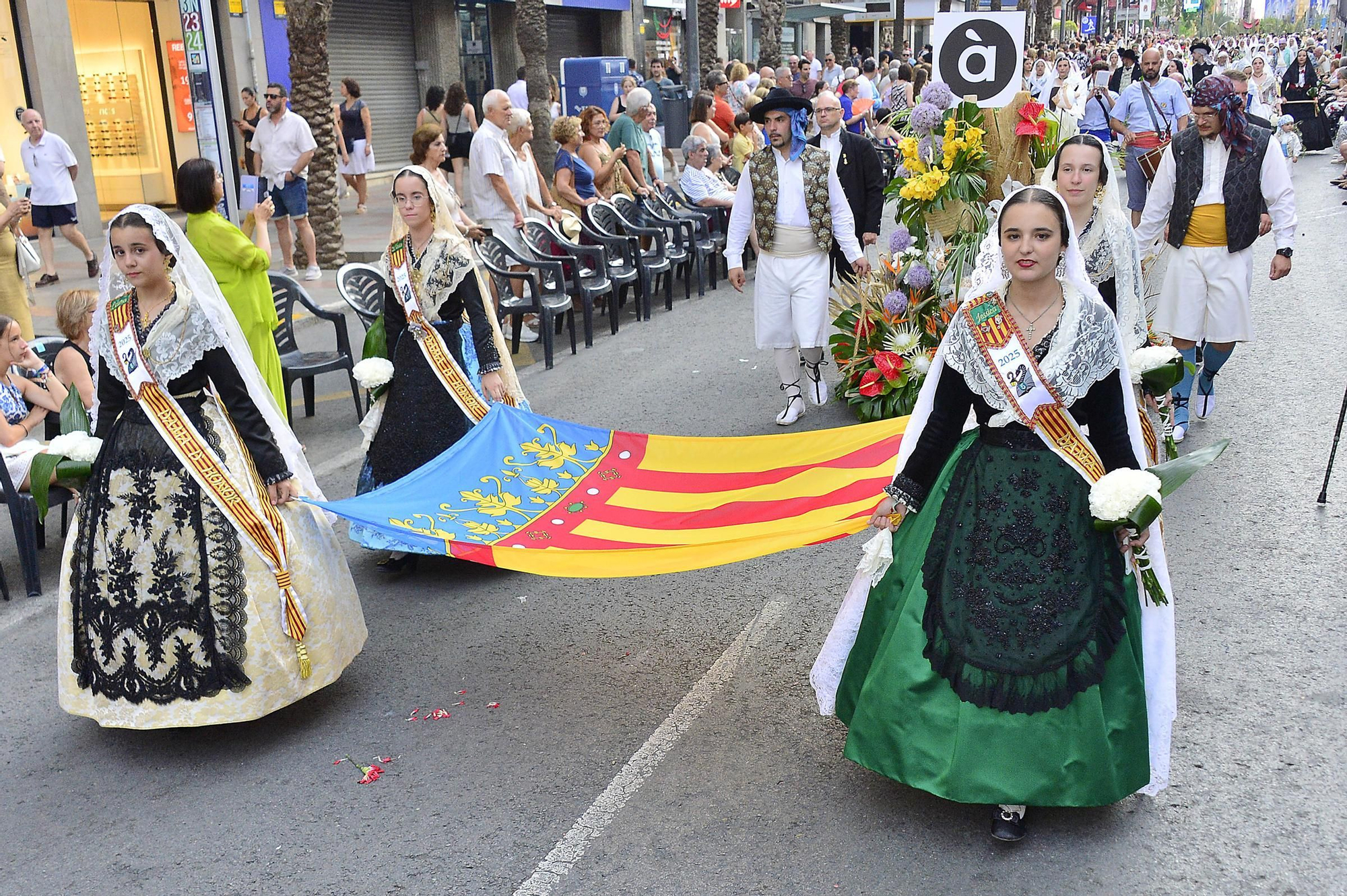ofrenda de flores a la Virgen del Remedio