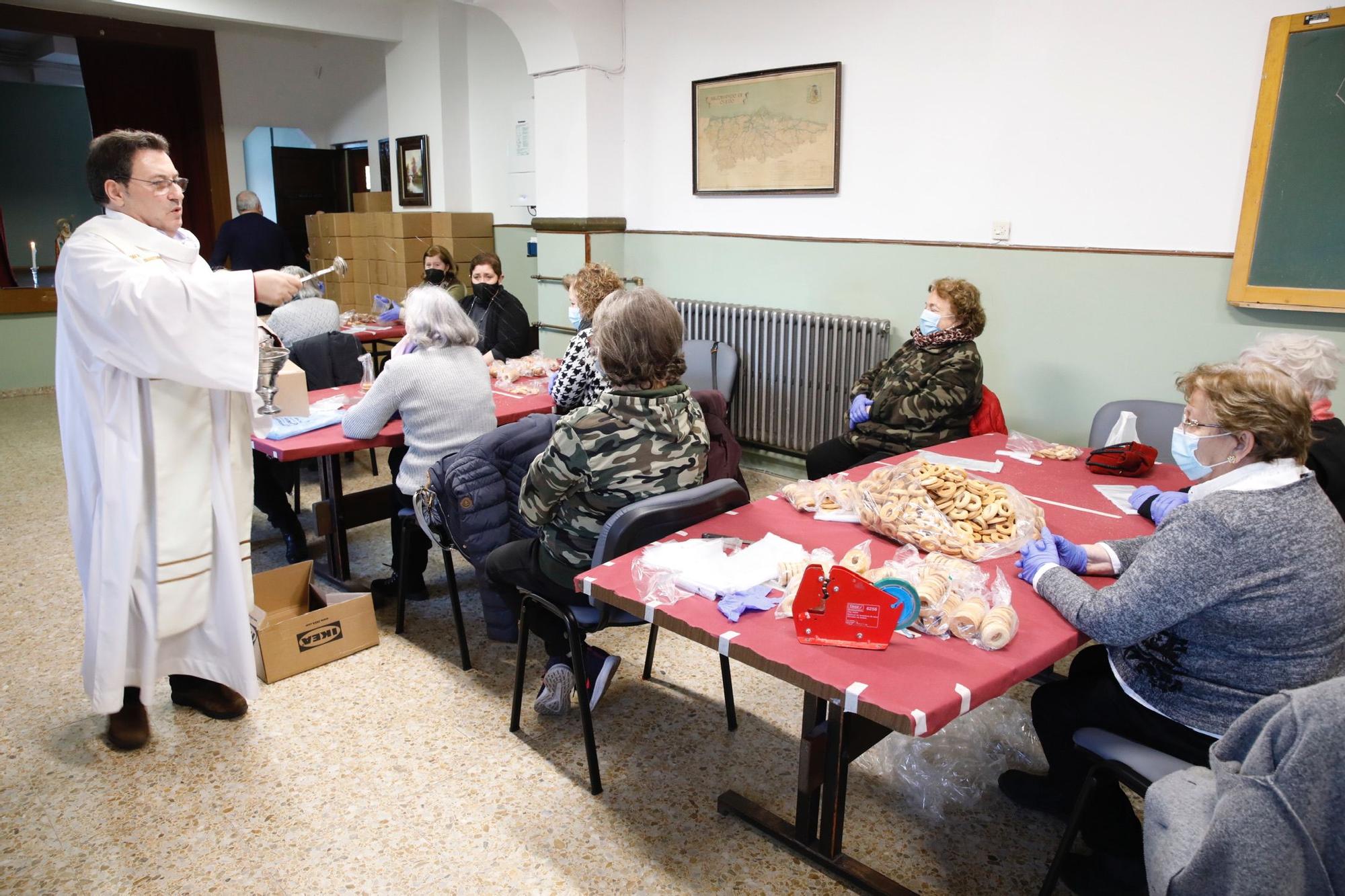 En imágenes: Jove se llena de rosquillos para celebrar San Blas