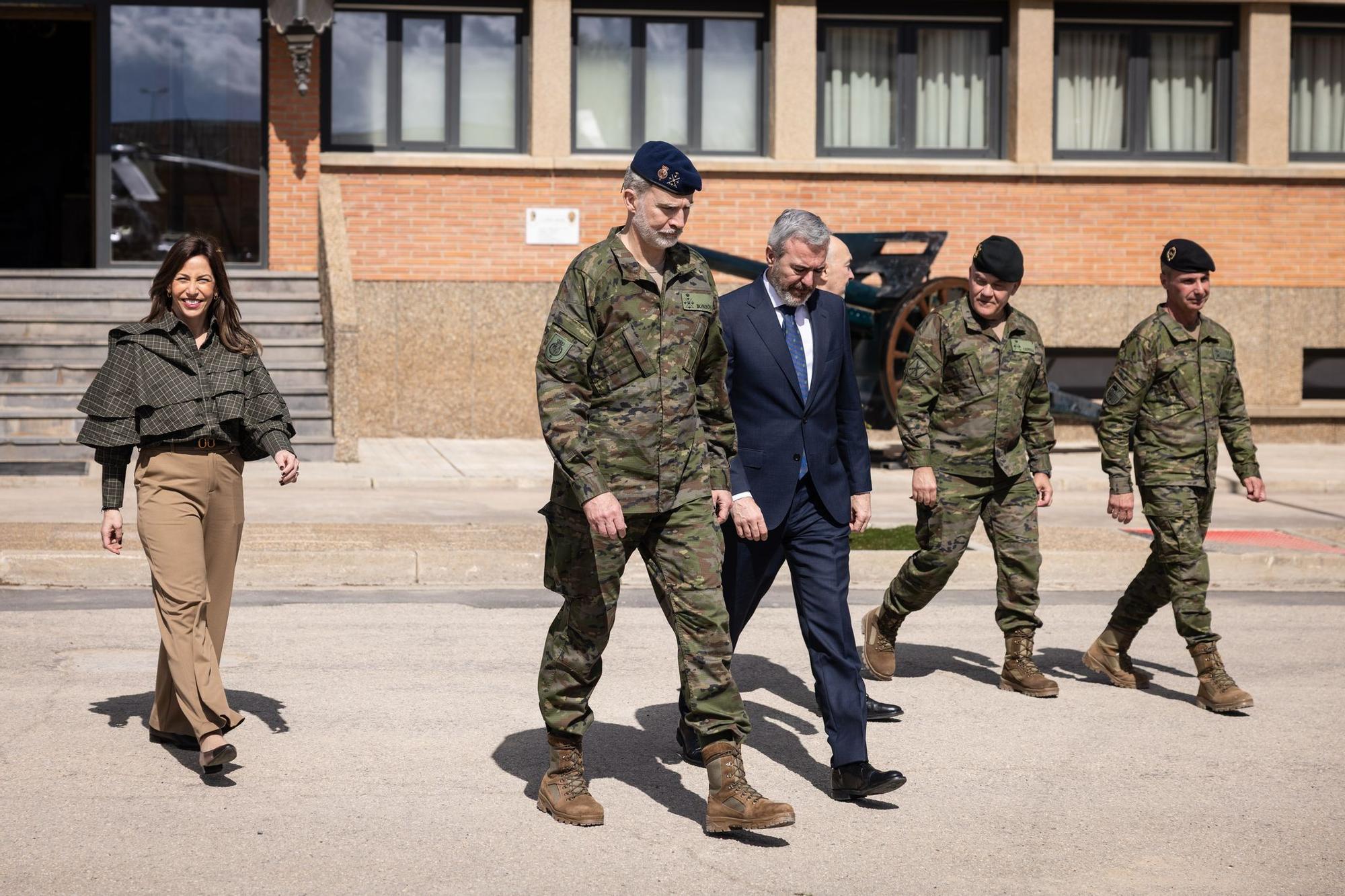 Felipe VI visita la brigada Aragón I en Zaragoza