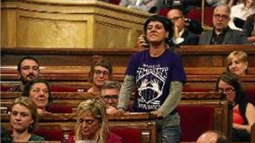 La líder de la?CUP, Anna Gabriel, votant dijous la qüestió de confiança.