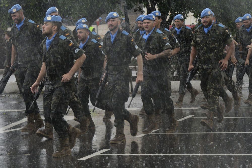 Despedida de la Brigada Líbano bajo la lluvia