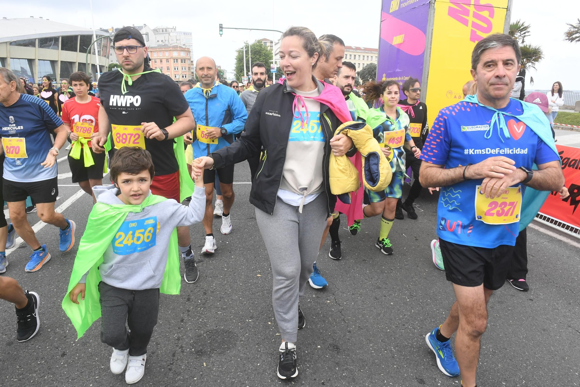 La carrera RUNKI, promovida por ENKI y Fundación Adcai inunda las calles de A Coruña con sus capas de superhéroes