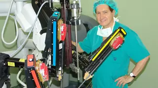 20 años de la primera cirugía robótica de España: dos cánceres de próstata con un Da Vinci de solo tres brazos