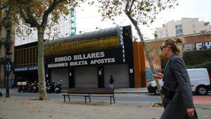 Bingo Billares y el solar vacío donde se ubicarán las viviendas y el CAP.