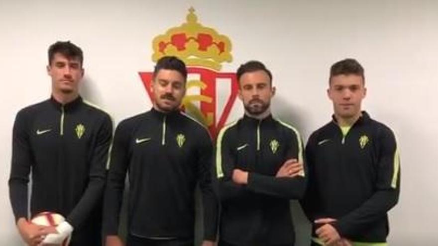 Los jugadores del Sporting muestra su mensaje de ánimo a Dani Suárez.