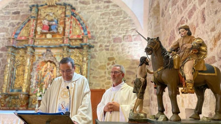 Monfarracinos da la bienvenida a su nuevo párroco, Fernando Toribio