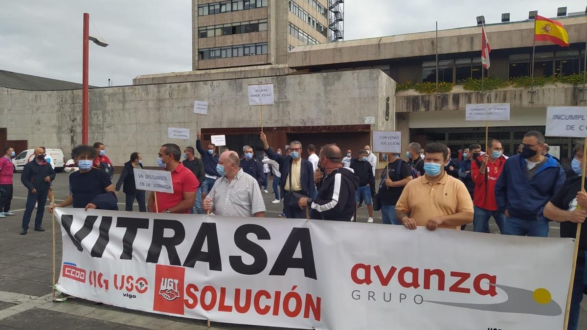 Trabajadores de Vitrasa concentrados frente al Concello de Vigo. Segunda jornada de huelga. 6 agosto 2021