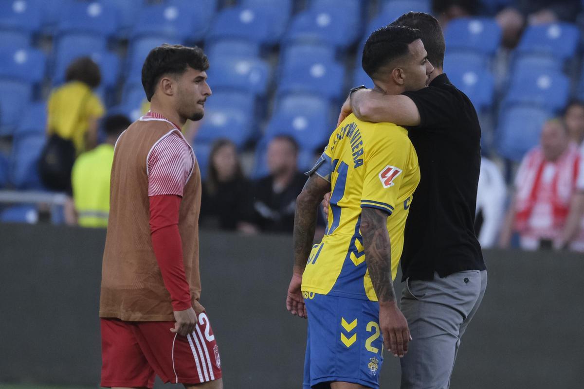 Otra secuencia del abrazo entre Viera y García.