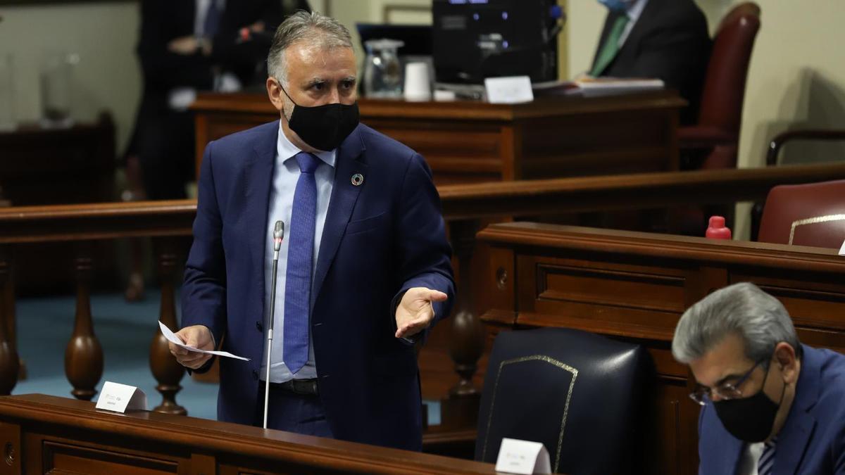 Ángel Víctor Torres durante el pleno de este martes en el Parlamento canario