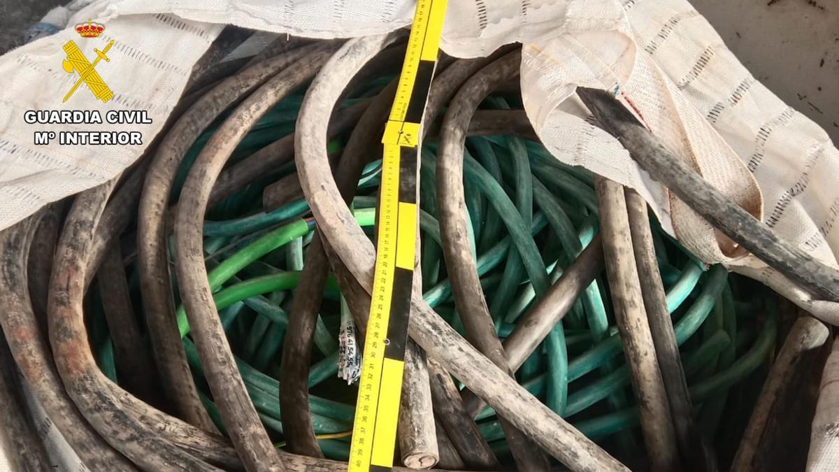 Los ladrones sustrajeron medio kilómetro de cable de cobre en la línea de alta velocidad en La Almolda.