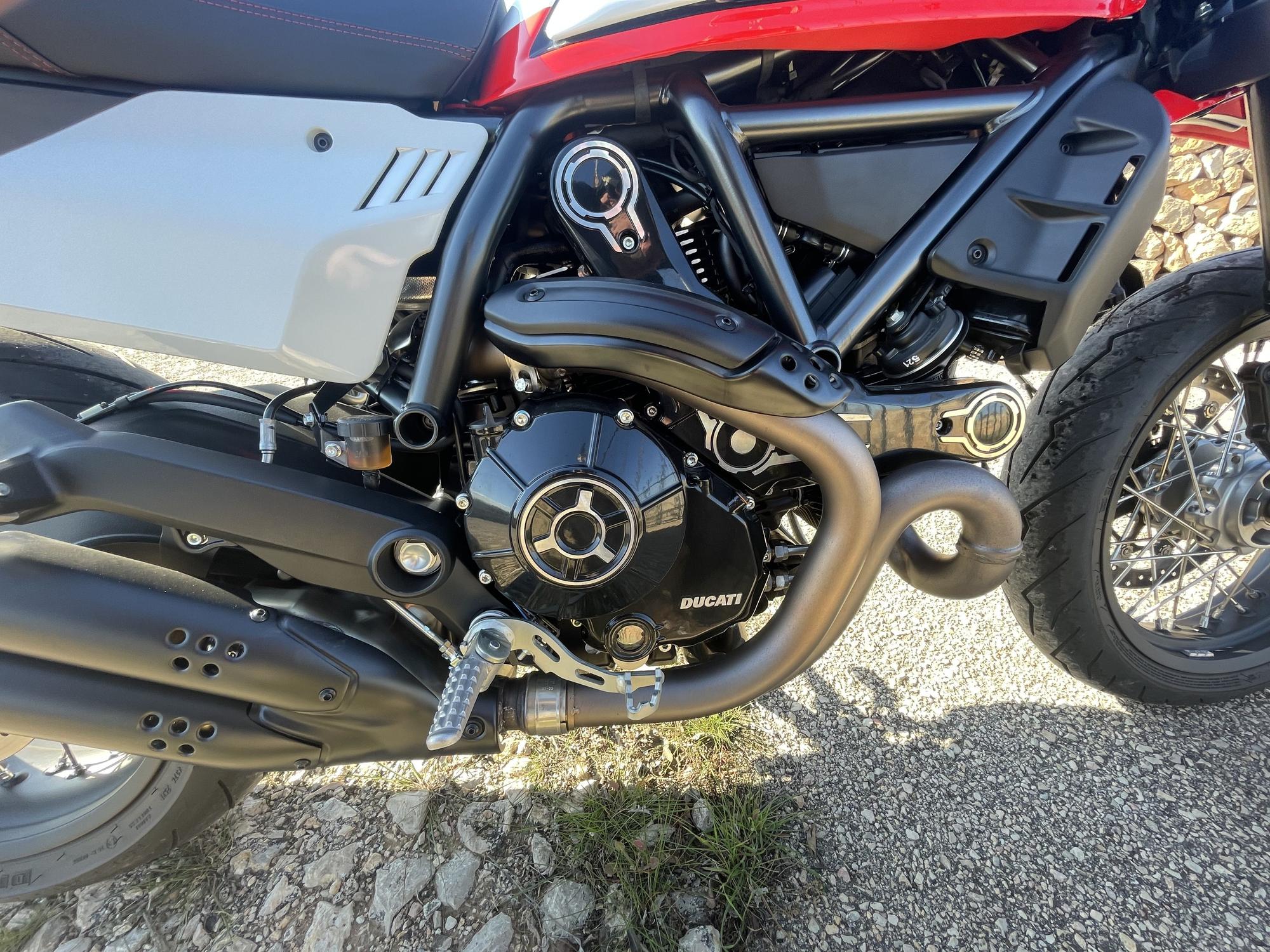 Una italiana apasionadamente divertida: Ducati Scrambler Urban Motard