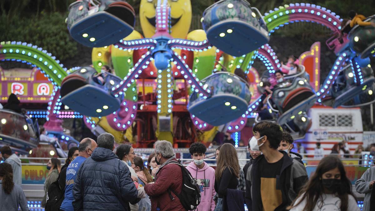 Fotografía de la feria de atracciones del Carnaval celebrado en junio.