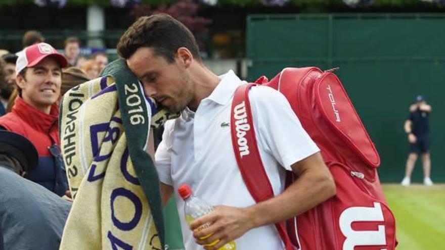 Bautista cae ante Tomic y se despide de Wimbledon en tercera ronda