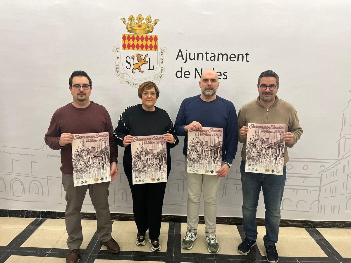 Autoritats i representants de la Junta Parroquial de la Setmana Santa de Nules han presentat el cartell d'aquesta celebració.