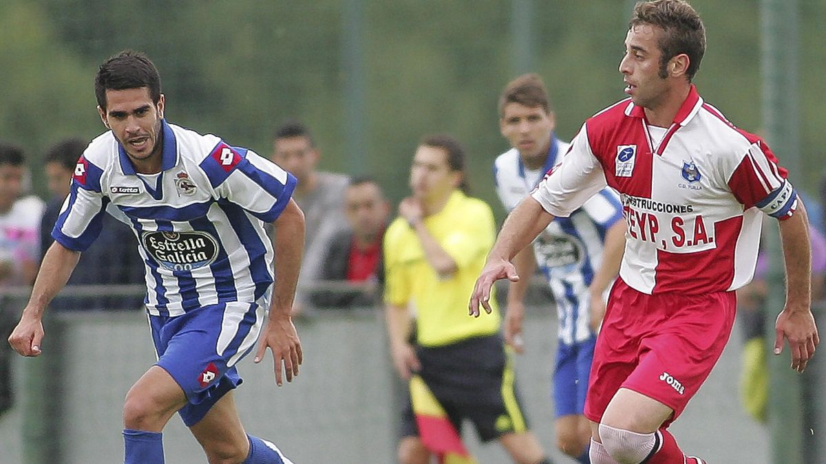 Ginés, a la derecha, en un Deportivo B-Tuilla de ascenso a Segunda B.