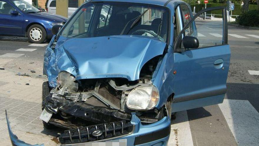 Aparatoso choque en la avenida Ferrandis Salvador del Grao