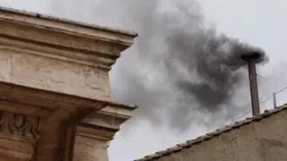 Así se elige al nuevo Papa: ¿qué significa la fumata blanca y la fumata negra?