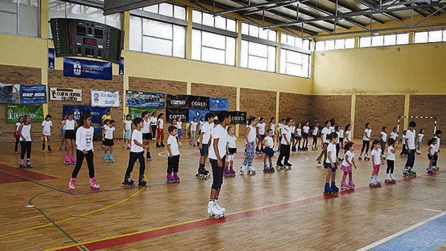 Participantes en el campus del club Aura, ayer, en la exhibición de clausura.