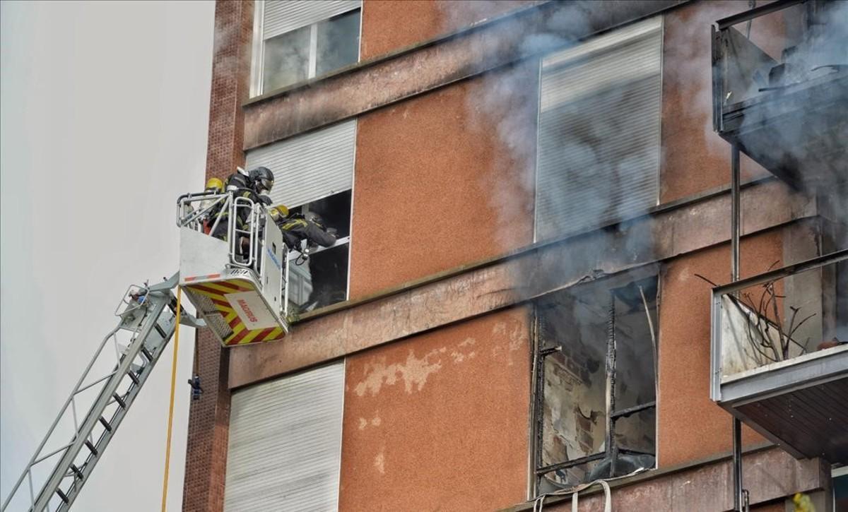 jjubierre40770670 incendio en piso calle saragossa  foto ferran sendra171101112503