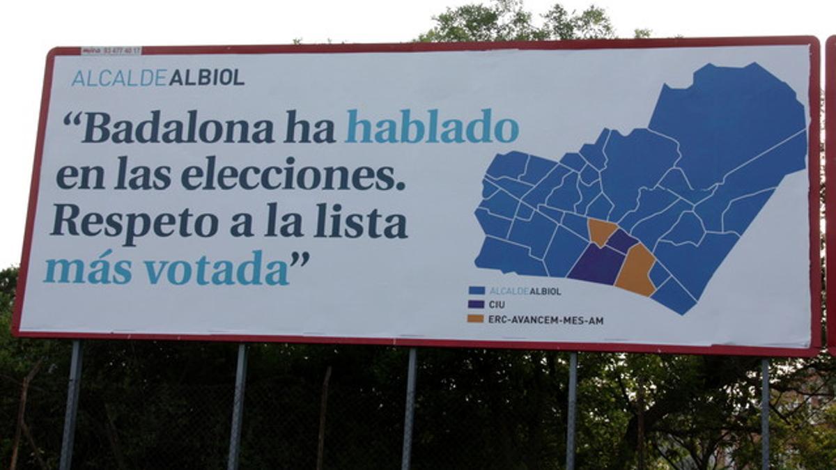 Detalle del cartel en el que Garcia Albiol pide respeto a la lista más votada.