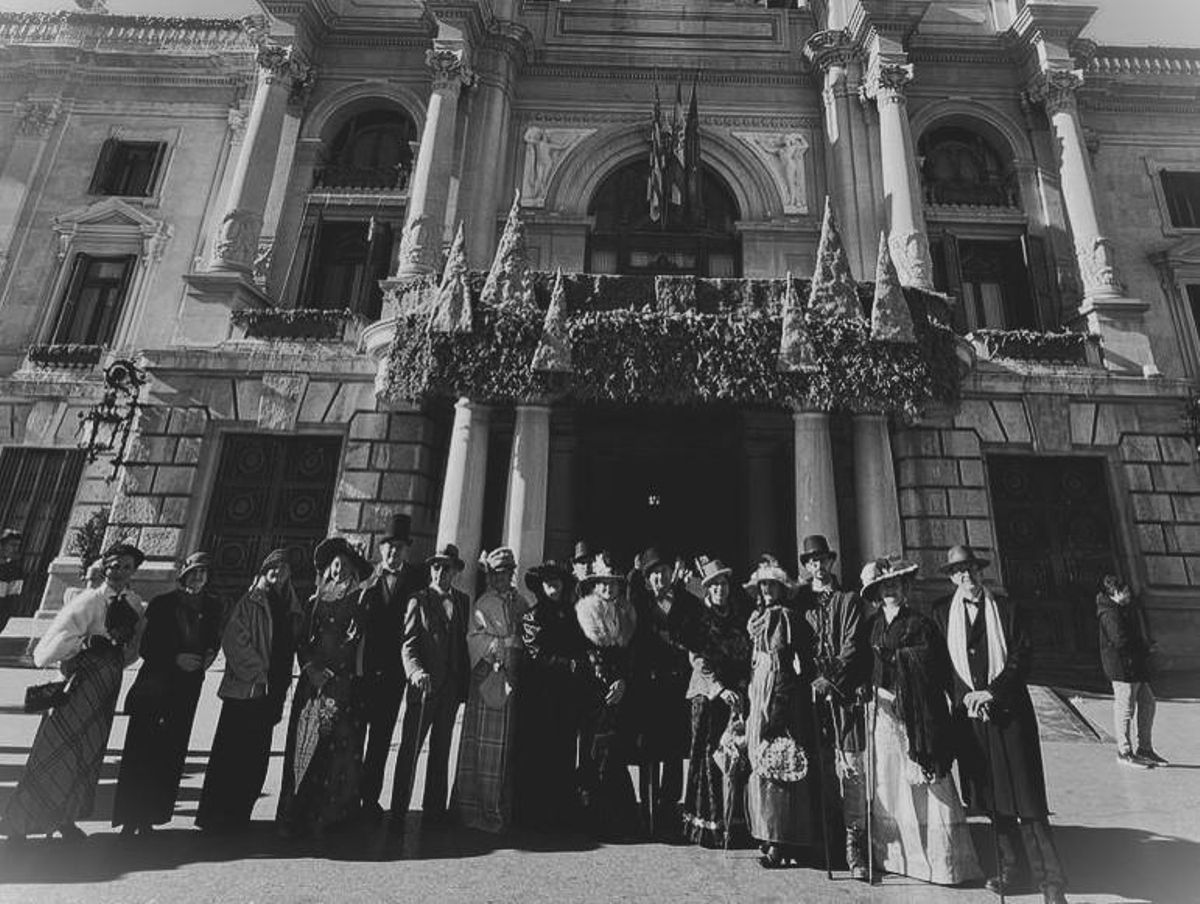 Falleros de la Nova del Grao, vestidos de época