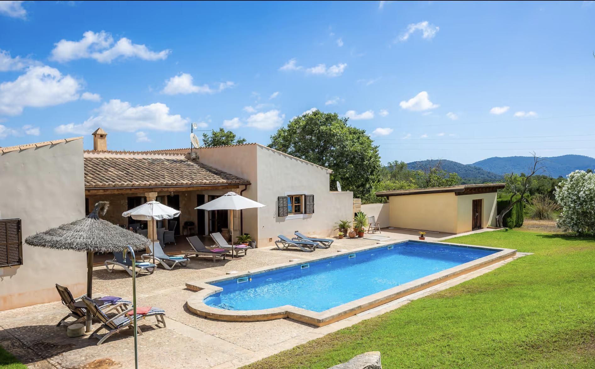 Die Finca Cán Xerpeta bei Son Servera wird nachhaltig über Holidu vermietet.